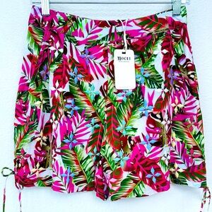 NWT! All Things Mochi Tropical Flower Print Shorts Size Medium